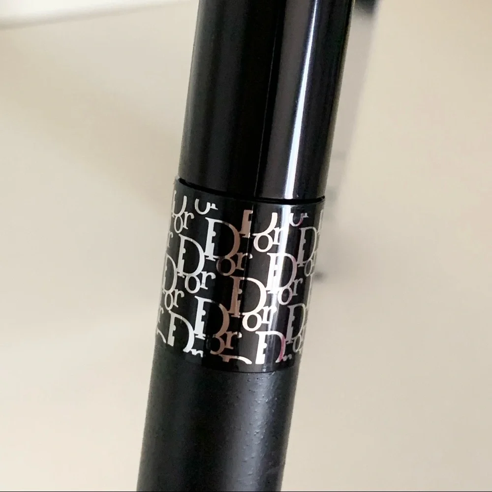 Diorshow pump N volume HD mascara